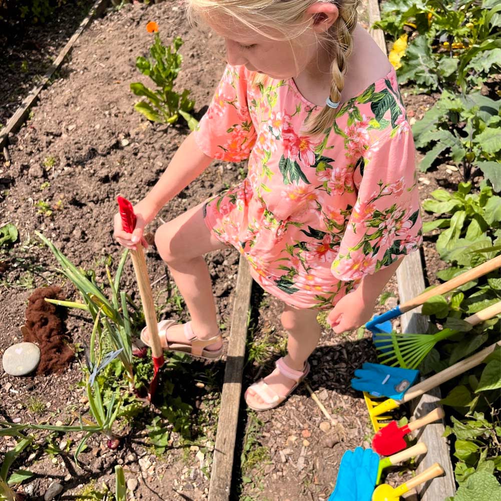 Colorful Kids gardening set usage scenarios